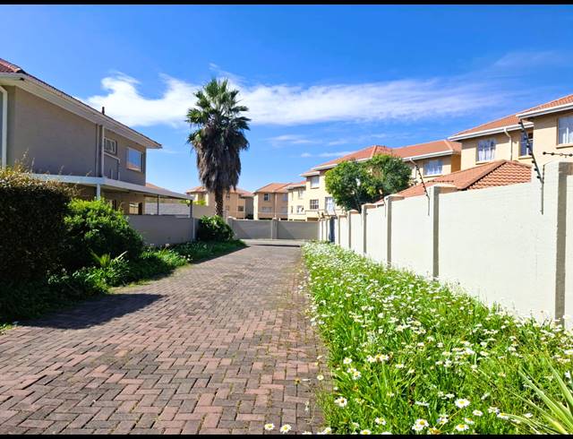 3 BEDROOM FLAT FOR SALE IN THREE RIVERS PROPER